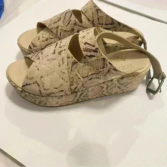 Amuse Society x Matisse runaway platform - Picture 3 of 9